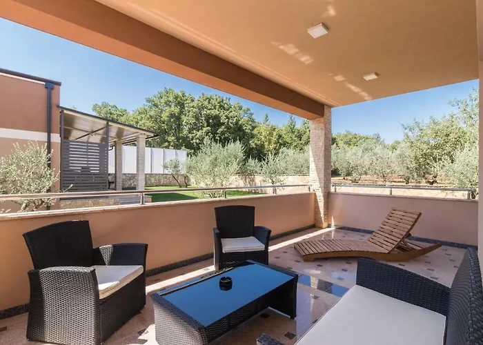 Luxurious Istra Kamen Willa Pula